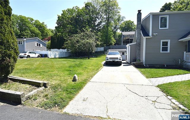 33 Alabama Avenue, Jefferson Township, NJ 07849