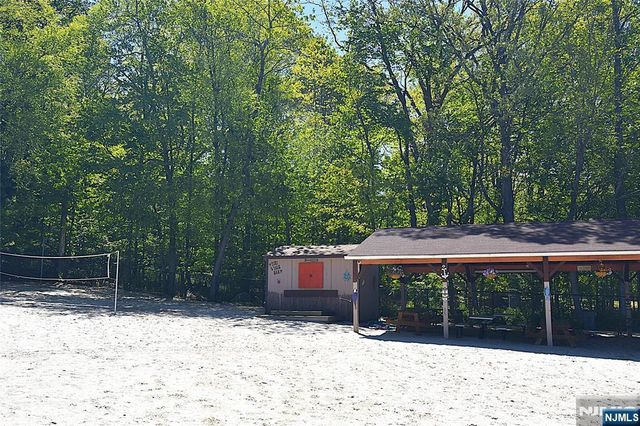 33 Alabama Avenue, Jefferson Township, NJ 07849