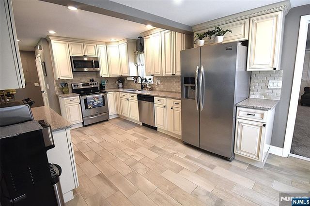 33 Alabama Avenue, Jefferson Township, NJ 07849