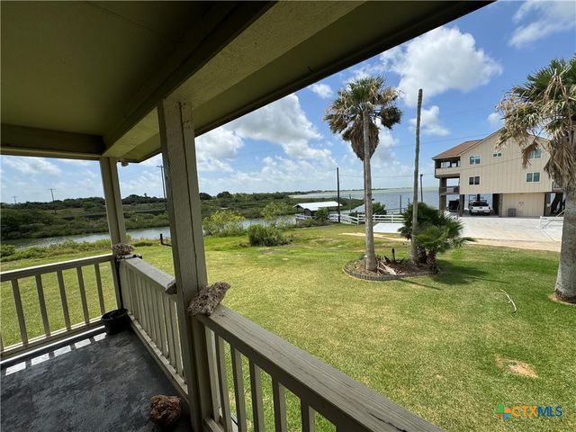 303 E Bay Avenue, Seadrift, TX 77983