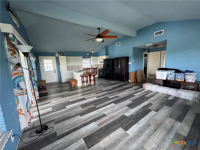 303 E Bay Avenue, Seadrift, TX 77983