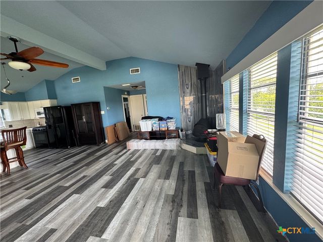 303 E Bay Avenue, Seadrift, TX 77983