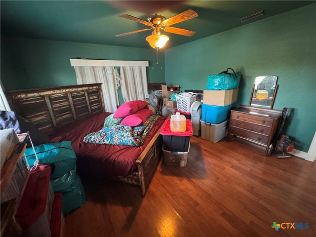 303 E Bay Avenue, Seadrift, TX 77983