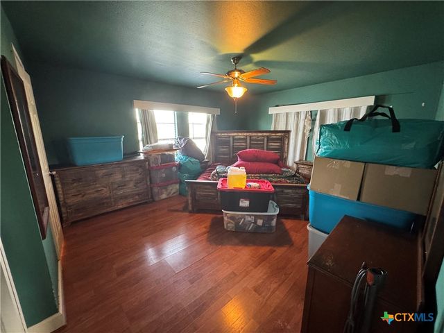 303 E Bay Avenue, Seadrift, TX 77983