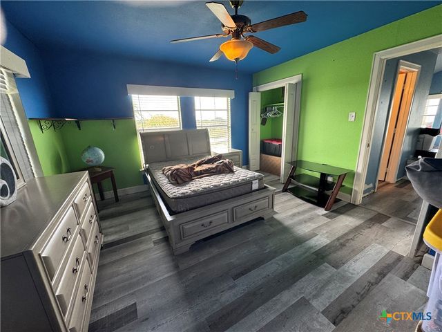 303 E Bay Avenue, Seadrift, TX 77983