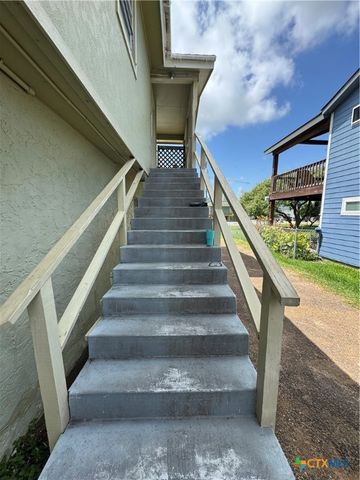 303 E Bay Avenue, Seadrift, TX 77983