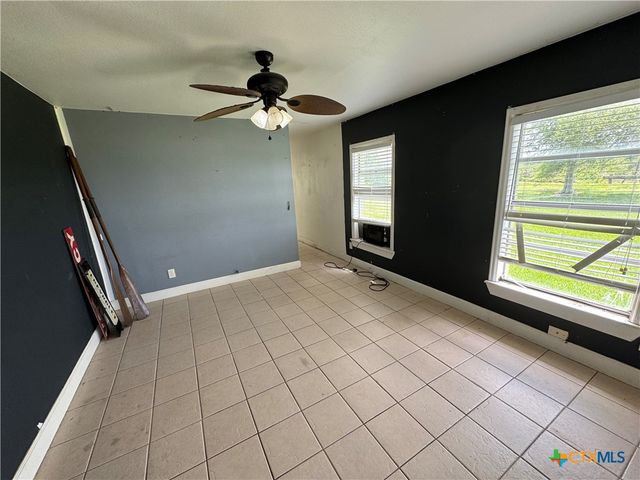 303 E Bay Avenue, Seadrift, TX 77983