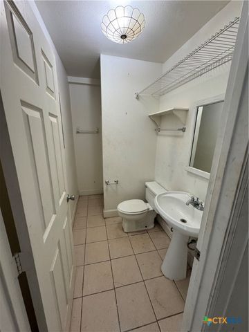 303 E Bay Avenue, Seadrift, TX 77983