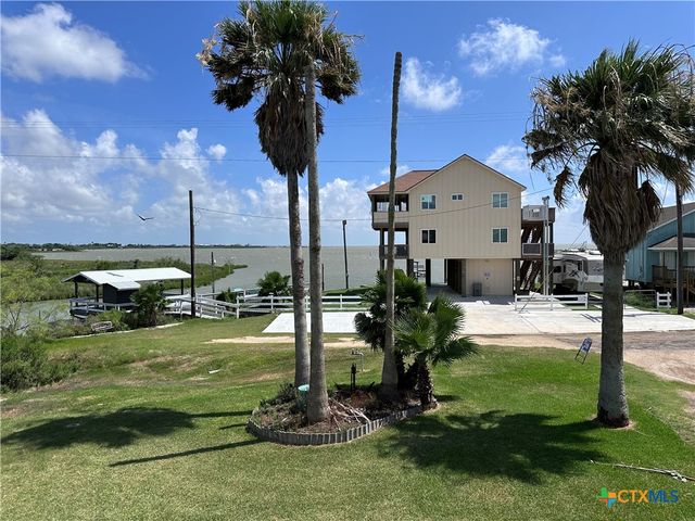 303 E Bay Avenue, Seadrift, TX 77983