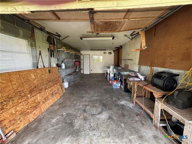 303 E Bay Avenue, Seadrift, TX 77983