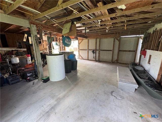 303 E Bay Avenue, Seadrift, TX 77983