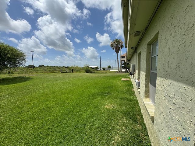 303 E Bay Avenue, Seadrift, TX 77983