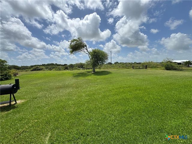 303 E Bay Avenue, Seadrift, TX 77983