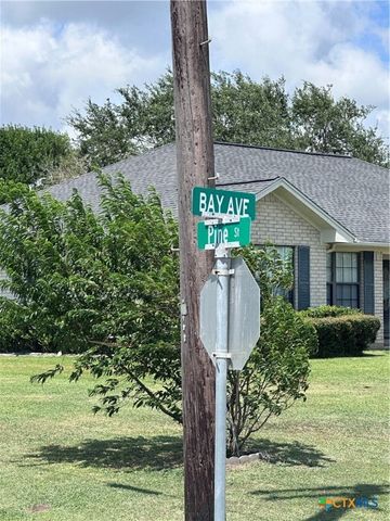 303 E Bay Avenue, Seadrift, TX 77983