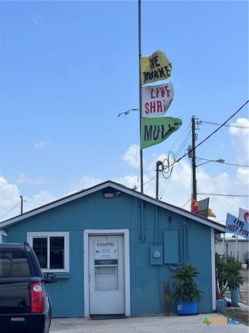 303 E Bay Avenue, Seadrift, TX 77983