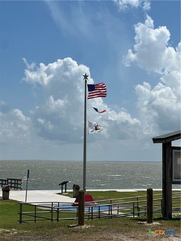 303 E Bay Avenue, Seadrift, TX 77983