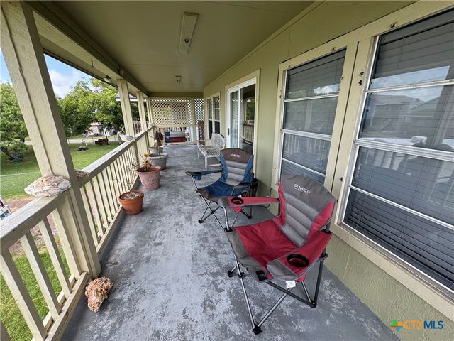 303 E Bay Avenue, Seadrift, TX 77983