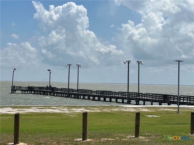 303 E Bay Avenue, Seadrift, TX 77983