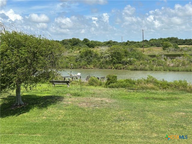 303 E Bay Avenue, Seadrift, TX 77983