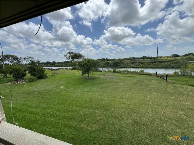 303 E Bay Avenue, Seadrift, TX 77983