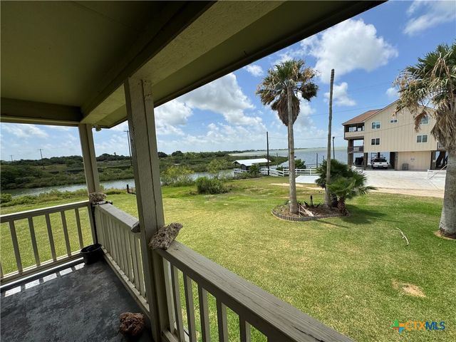 303 E Bay Avenue, Seadrift, TX 77983