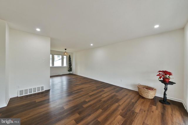 212 E FRANKLIN AVE, Edgewater Park, NJ 08010