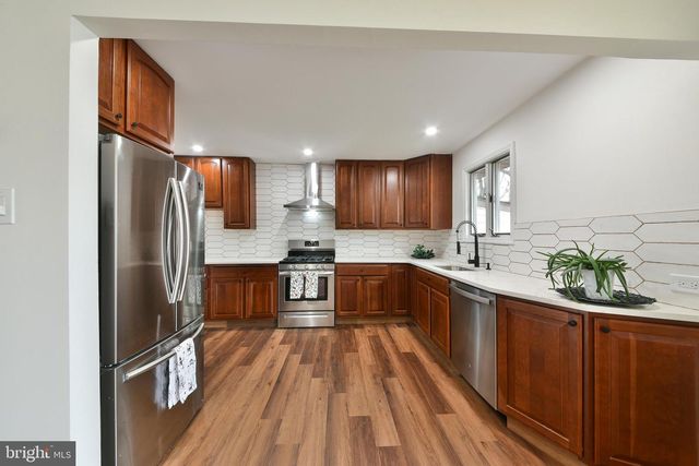 212 E FRANKLIN AVE, Edgewater Park, NJ 08010