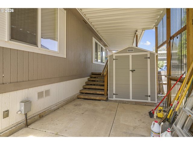 93295 TERRITORIAL Hwy 9, Junction City, OR 97448