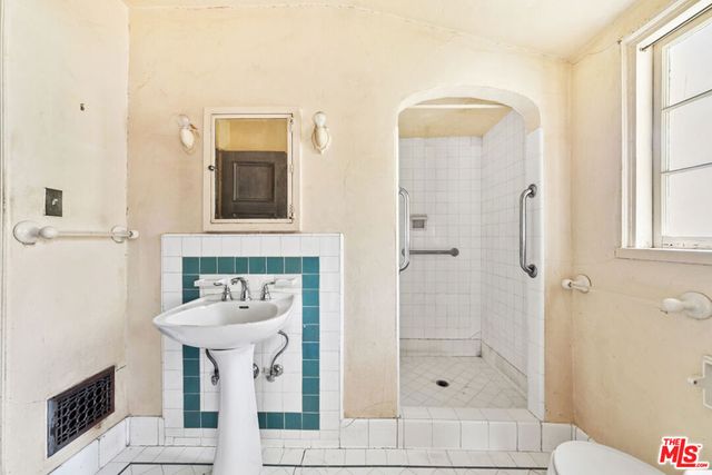 624 Alta Avenue, Santa Monica, CA 90402
