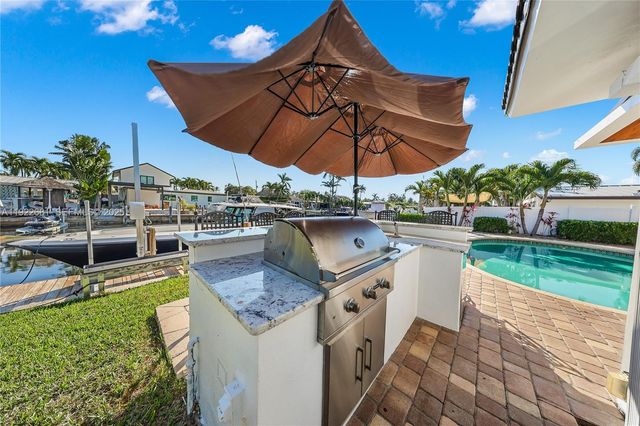 800 SE 3rd Ter, Pompano Beach, FL 33060