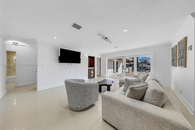 800 SE 3rd Ter, Pompano Beach, FL 33060