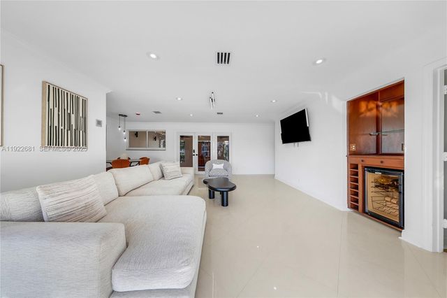 800 SE 3rd Ter, Pompano Beach, FL 33060