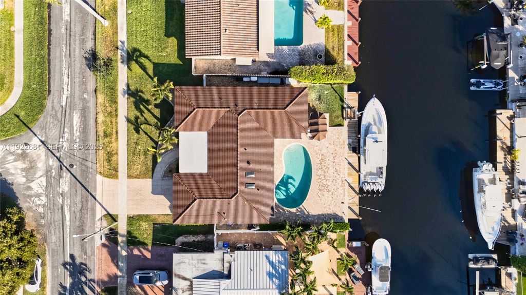 800 SE 3rd Ter, Pompano Beach, FL 33060