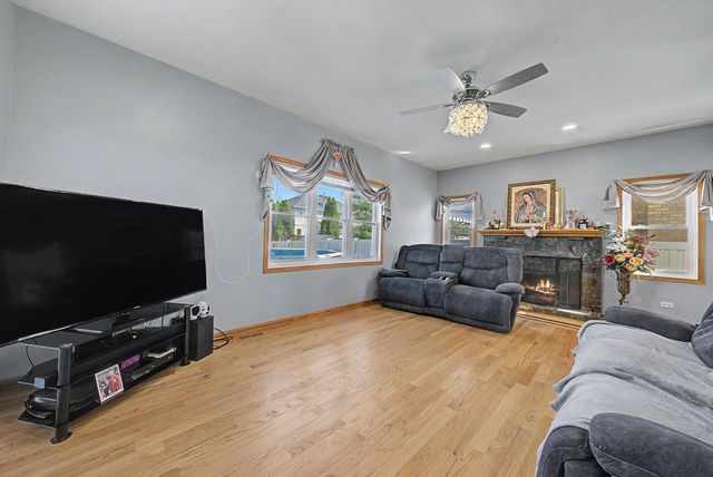10745 LOCKWOOD Avenue, Oak Lawn, IL 60453