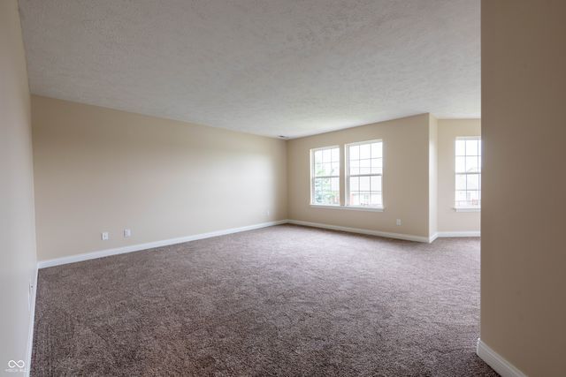 1364 College Parkway, Elwood, IN 46036