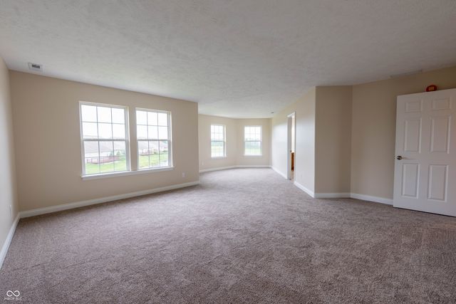 1364 College Parkway, Elwood, IN 46036