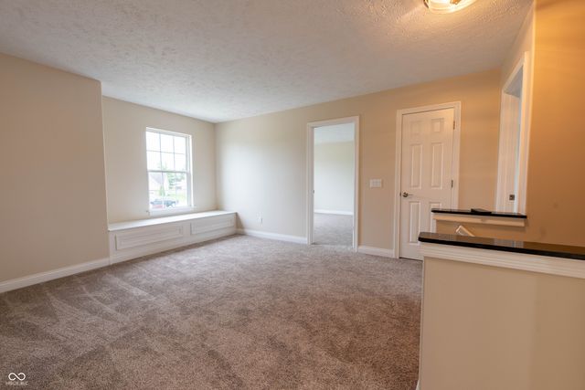 1364 College Parkway, Elwood, IN 46036