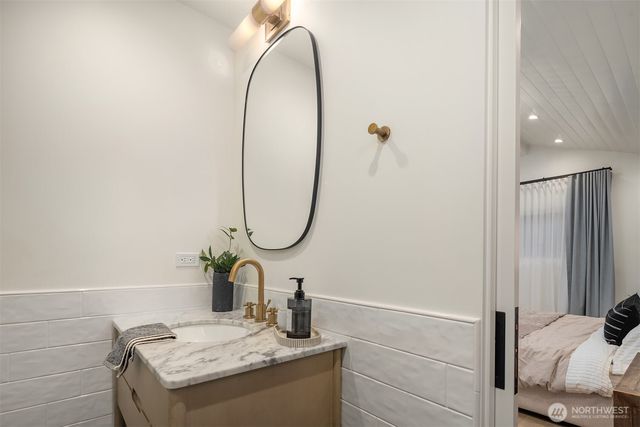 15925 70th Avenue NE, Kenmore, WA 98028