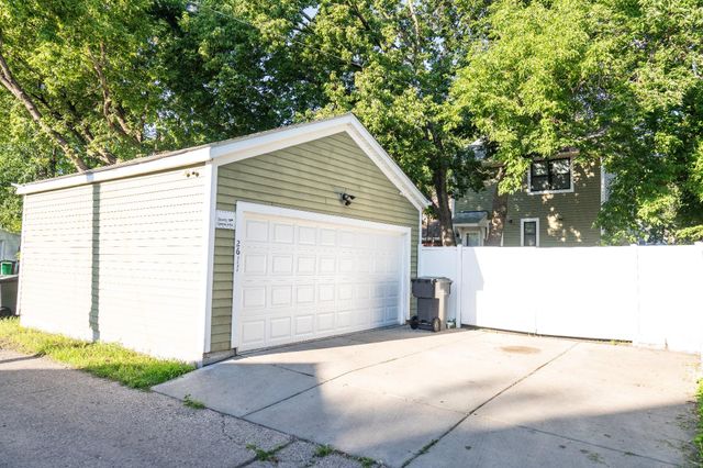 2611 James Avenue N, Minneapolis, MN 55411