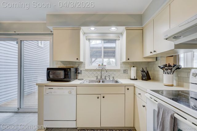 193 Linhart Street, Novi, MI 48377