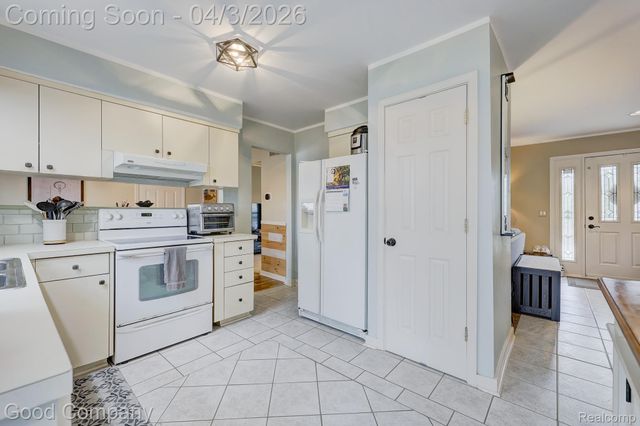 193 Linhart Street, Novi, MI 48377