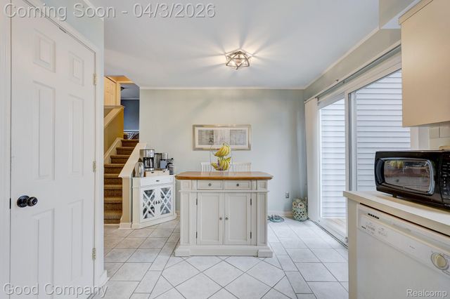 193 Linhart Street, Novi, MI 48377