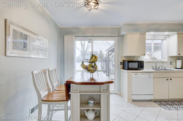 193 Linhart Street, Novi, MI 48377