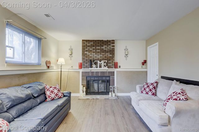 193 Linhart Street, Novi, MI 48377