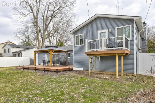 193 Linhart Street, Novi, MI 48377