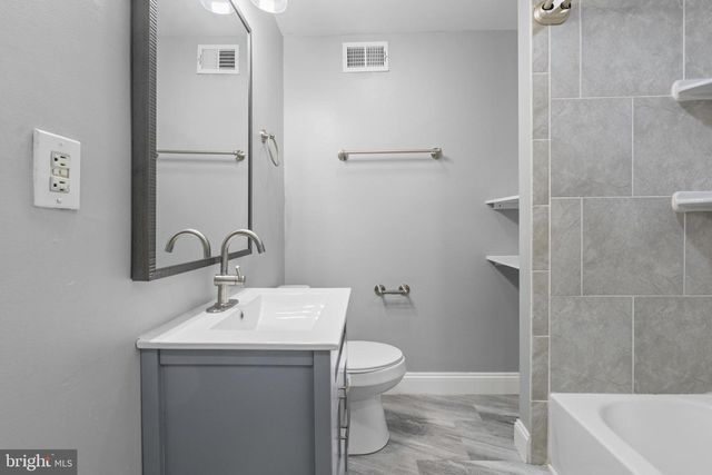 823 NEWINGTON AVE, Baltimore, MD 21217