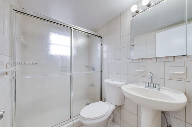 1661 SW 3rd St 25, Miami, FL 33135