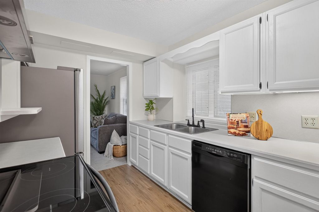 1232 Skillman Avenue W, Roseville, MN 55113 — photo 5