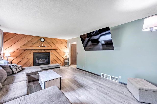 E1195 LARSON ROAD, Waupaca, WI 54981