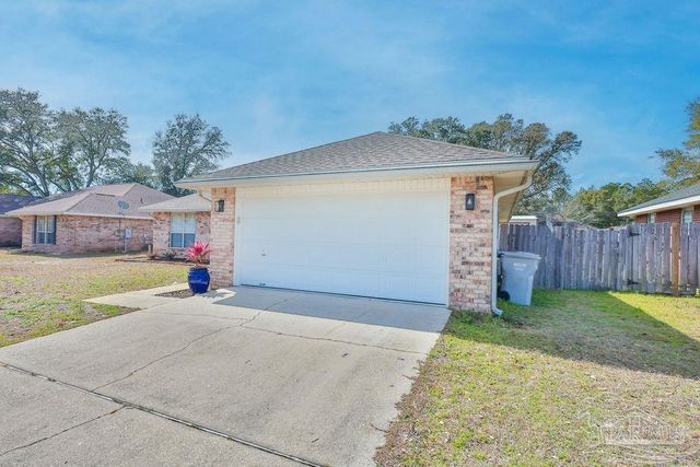 6935 Kapok Dr, Milton, FL 32583